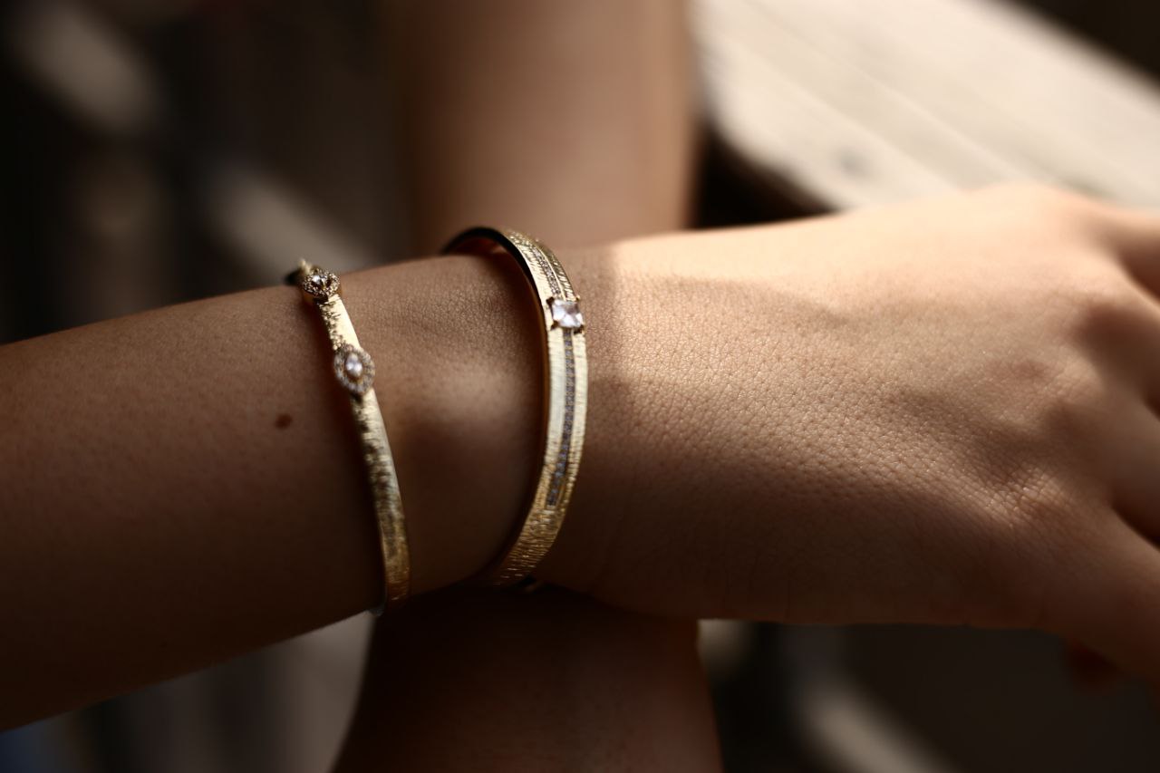 Imitation gold bangle